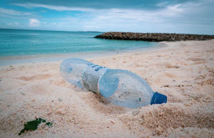 Bottiglia di plastica ecosostenibile