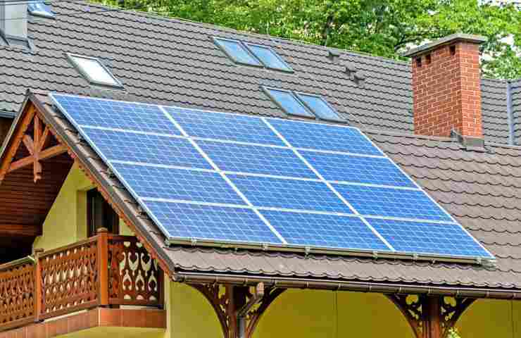 Impianto fotovoltaico sul tetto di una casa