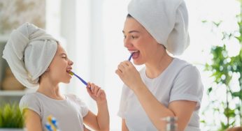 Fare questa cosa mentre si lavano i denti è fondamentale