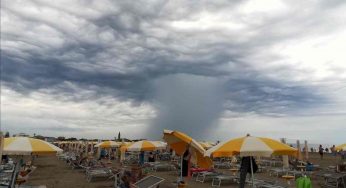 Maltempo in spiaggia: quando l’ombrellone diventa un pericolo