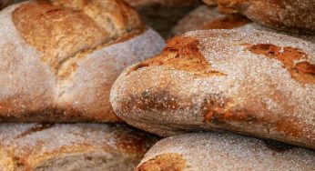 Non buttare il pane avanzato: è la base di questa ricetta speciale
