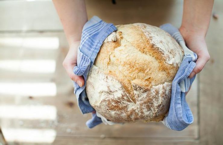 come ravvivare il pane
