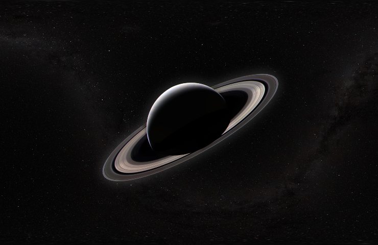 Saturno visto in penombra