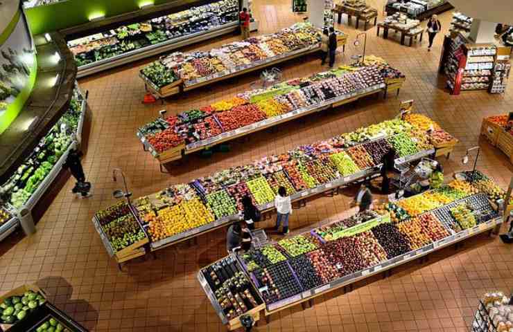 perché supermercato rimuovo data di scadenza dai prodotti alimentari