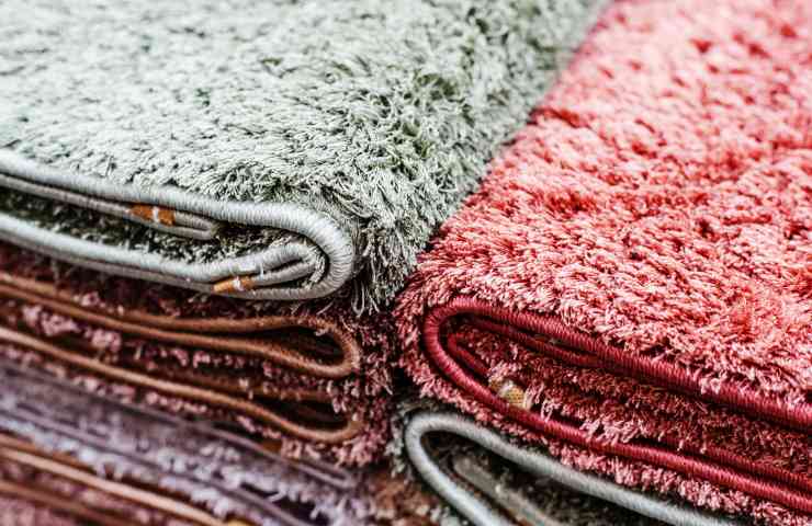 due metodi per pulire i tappeti a pelo lungo