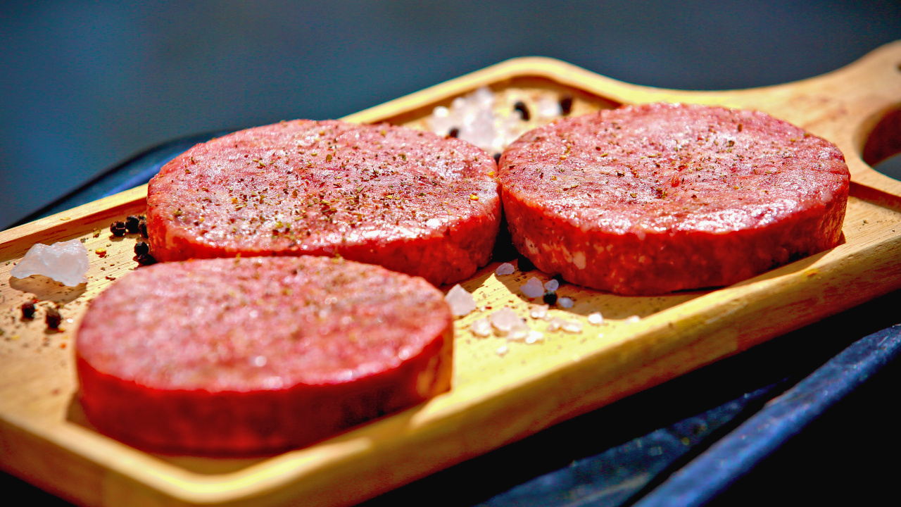 Burger vegetali, sono davvero un'alternativa sostenibile alla carne?