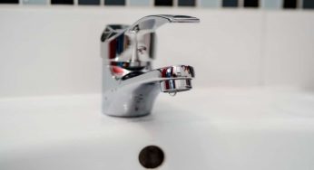 Pulire rubinetti e lavello con un rimedio naturale: saranno perfetti