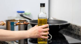 Se fai così non farai mai colare l’olio dalla bottiglia