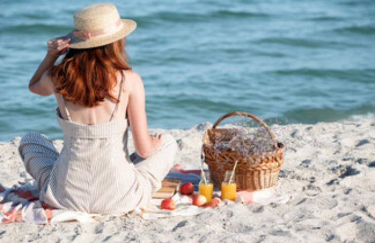 pranzo in spiaggia frutta