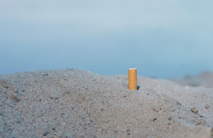 sanzioni chi butta sigaretta spiaggia