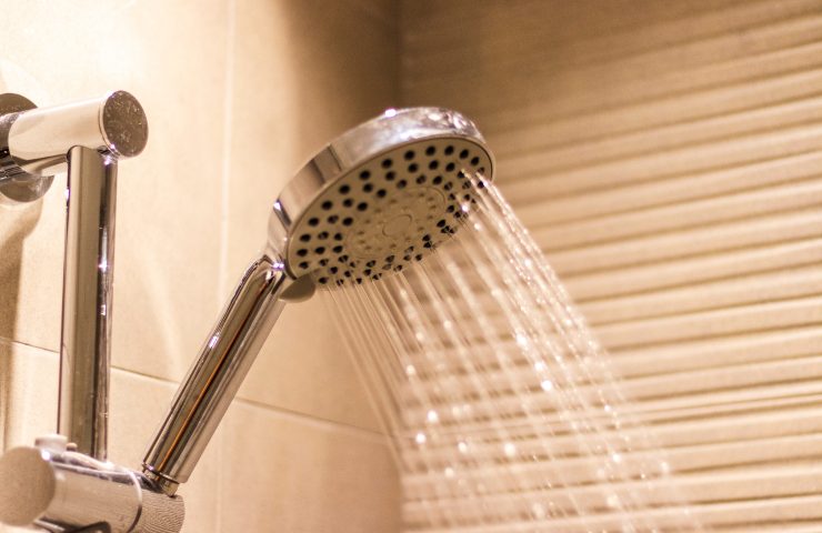 Come pulire il soffione della doccia