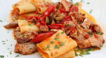 Maccheroni con sugo, peperoni e tonno: puoi prepararli così