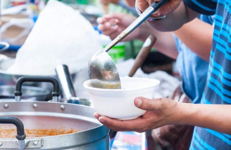 Un contenitore in polistirolo per il cibo