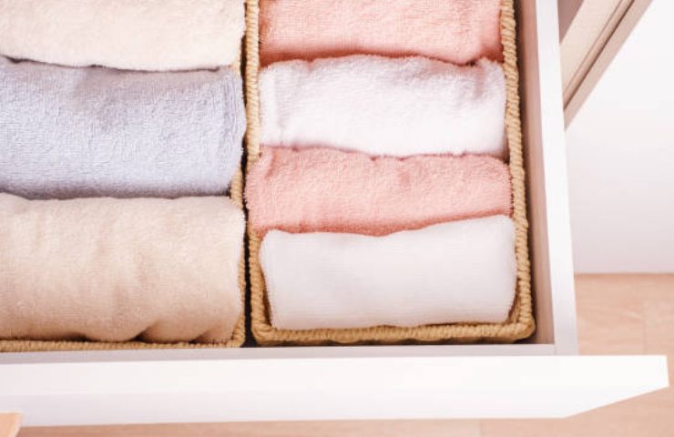 Asciugamani in cassetto eliminare odori