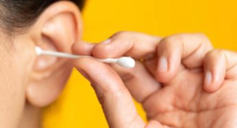 Cotton fioc, perché l’uso è davvero pericoloso (per uomo e ambiente)
