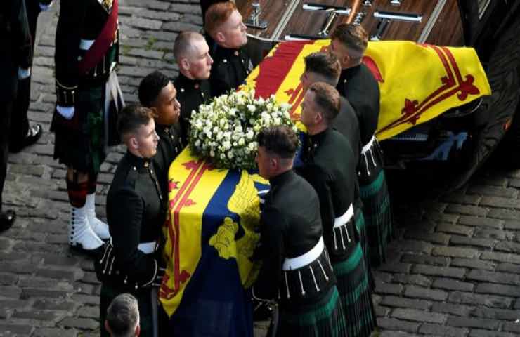 funerali regina elisabetta cavalli