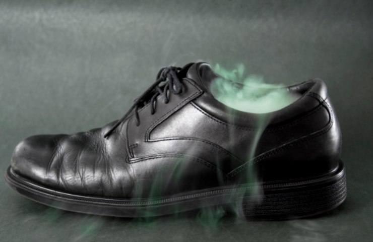 scarpe cattivi odori rimuovere con il sale