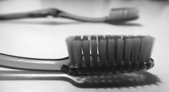 Quando uno spazzolino da denti diventa pericoloso (e va cambiato)