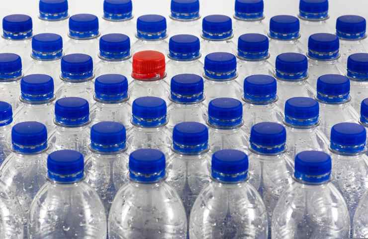 riciclare bottiglie di plastica