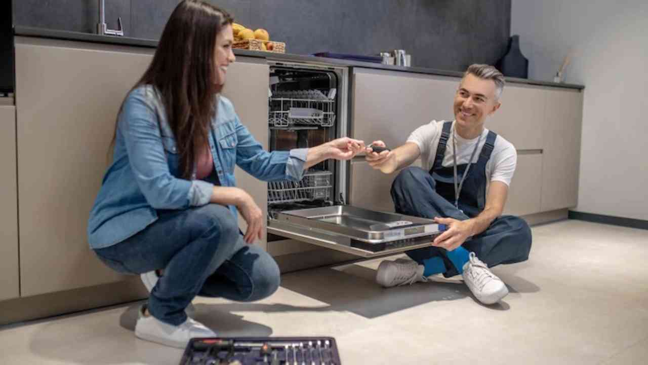 Sai a cosa serve il sale nella lavastoviglie? Sai a cosa serve il sale nella lavastoviglie?