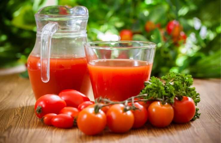 Dei pomodori e del succo