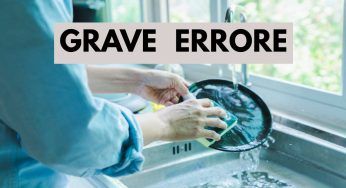 Non lavare i piatti a mano: il grave errore che tutti commettono