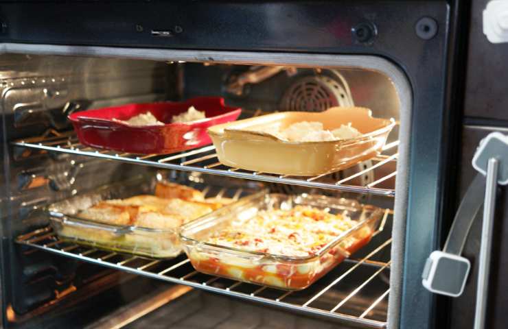 Un forno acceso in funzione