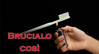 Brucia uno spazzolino: il trucco che non conosci per pulire il bagno