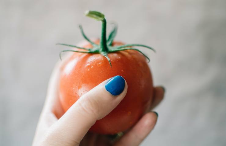 pomodoro trucco bagno