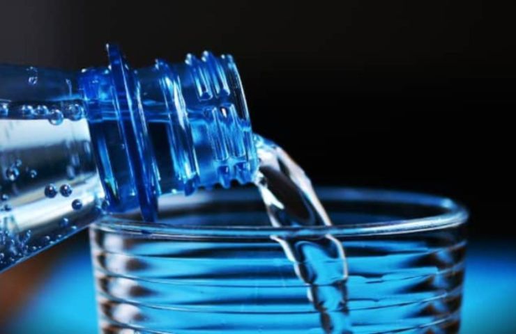 Acqua frizzante fa male ?