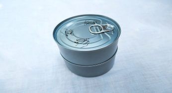 Dove getti la scatoletta di tonno, è sbagliato: la multa ti svuoterà il conto