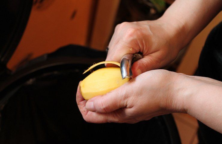 Pelare le patate trucco