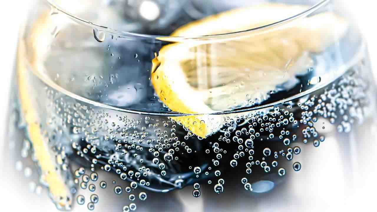 Acqua e limone benefici 