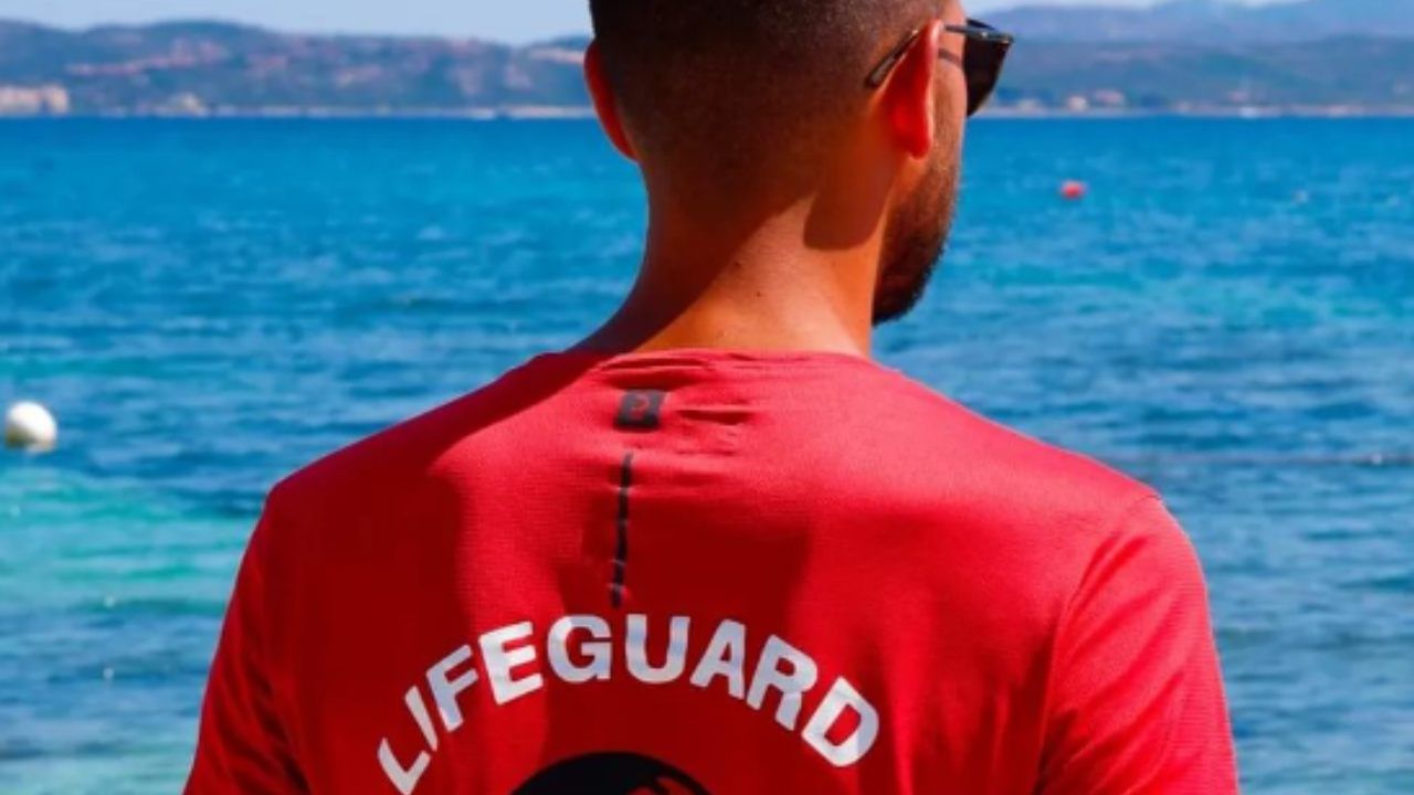 Lavoro Ben Pagato Che Nessuno Vuole Fare Bagnino, un lavoro spesso ben pagato ma che nessuno vuole fare: perché