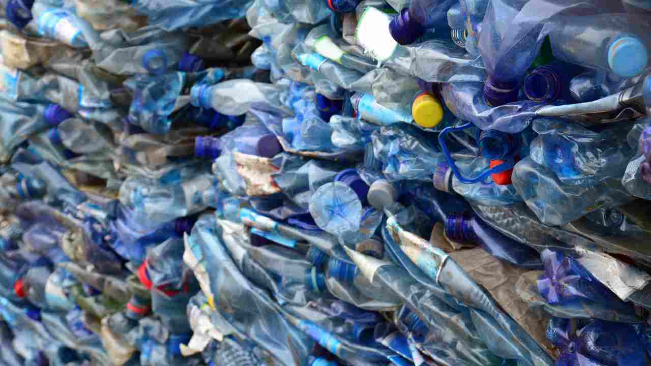 Bottiglie plastica come schiacciare metodo