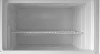 Pulire il freezer è fondamentale: evita una bolletta più alta con questi espedienti