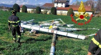 Brescia, antenna gigante si stacca dall’elicottero e precipita in città