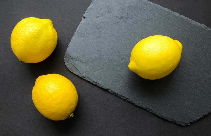 Limone: l'ingrediente segreto per pulire i piatti