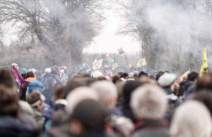 Francia proteste ambientalisti bacino