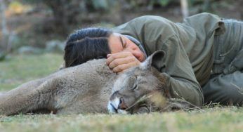 E’ cieco, ma vive felice guidato dalla voce di chi l’ha salvato
