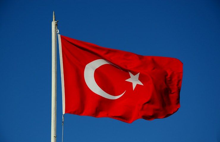 turchia famiglia cammina in modo particolare