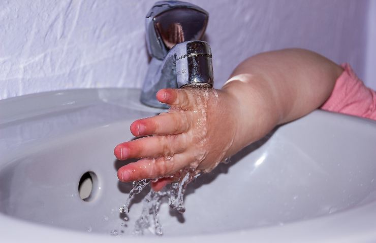 Insegnare ai bambini a non sprecare acqua