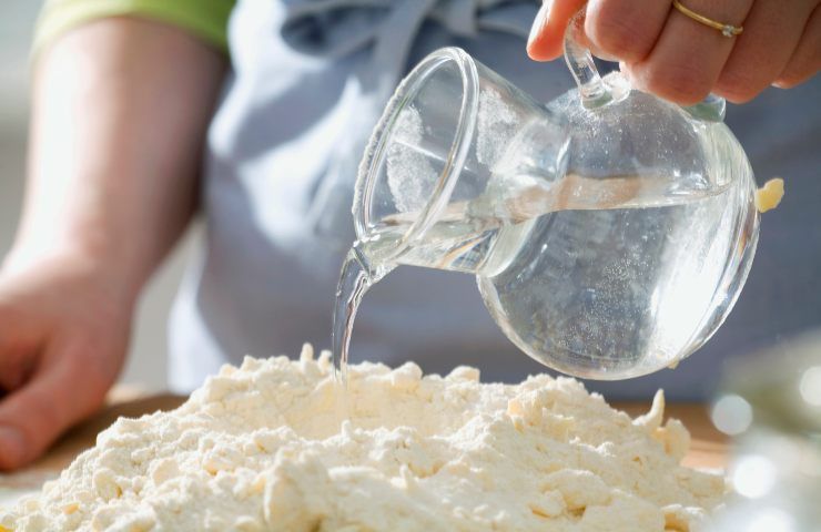 acqua pasta per fare pane