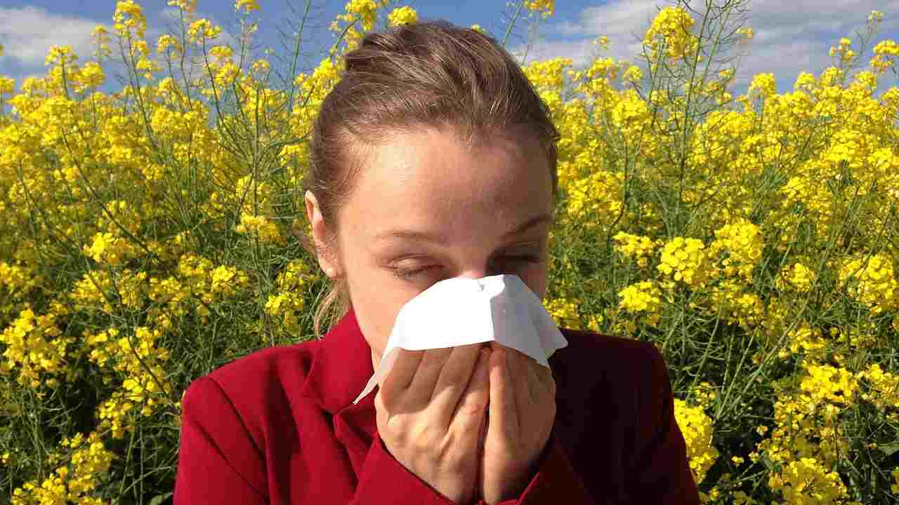 Allergia primavera starnuto 