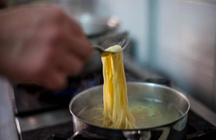 salare pasta acqua