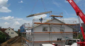 Pannelli fotovoltaici rossi: integrazione per i tetti in città