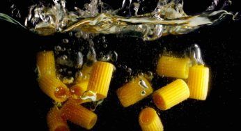 Acqua per la pasta, il sale va subito o quando bolle: finalmente la risposta