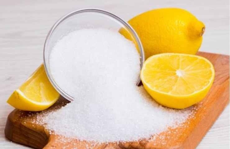 Acido citrico con limoni lavastoviglie 