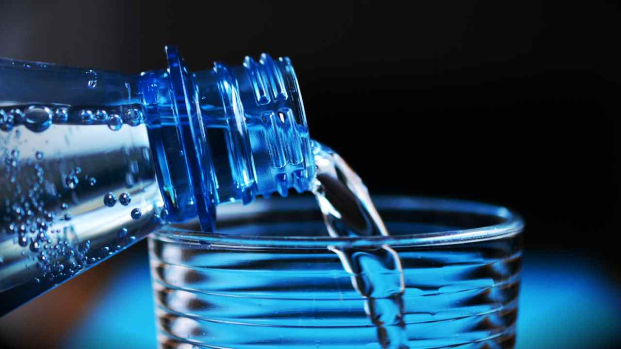 Conservazione acqua bottiglie plastica