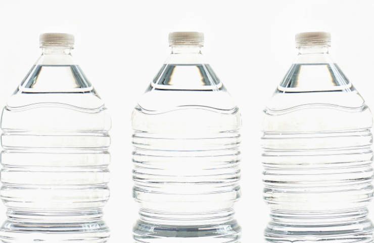 Conservazione acqua bottiglie plastica